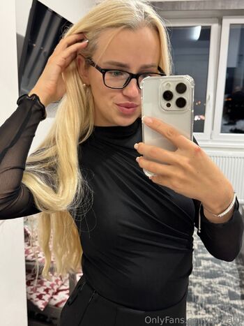 Olivia / oliviaiui nude photo #25