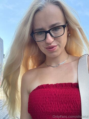 Olivia / oliviaiui nude photo #26