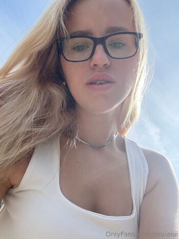 Olivia / oliviaiui nude photo #32