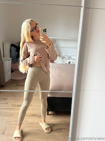 Olivia / oliviaiui nude photo #35