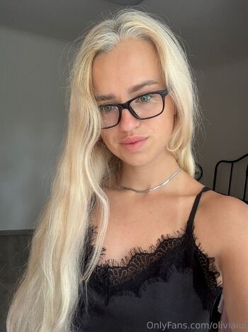 Olivia / oliviaiui nude photo #37