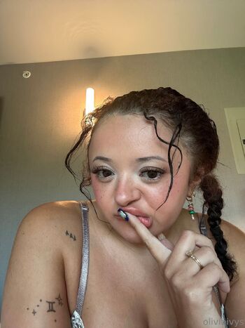 OLIVIA IVY / oliviaivys nude photo #4