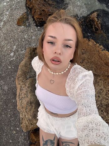 Livvy Luv / oliviaola_x nude photo #7