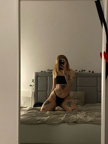 Livvy Luv / oliviaola_x nude photo #25