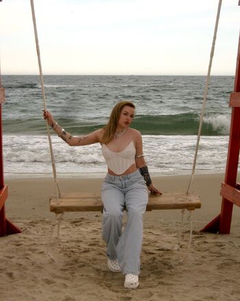 Livvy Luv / oliviaola_x nude photo #37