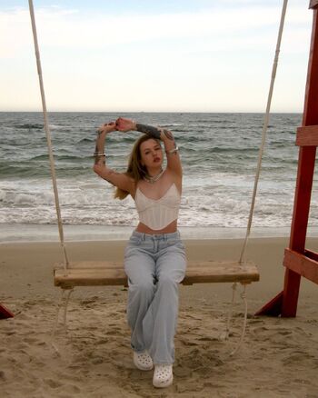 Livvy Luv / oliviaola_x nude photo #38