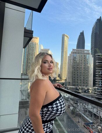 OLYRIA RO / olyriaroy nude photo #10