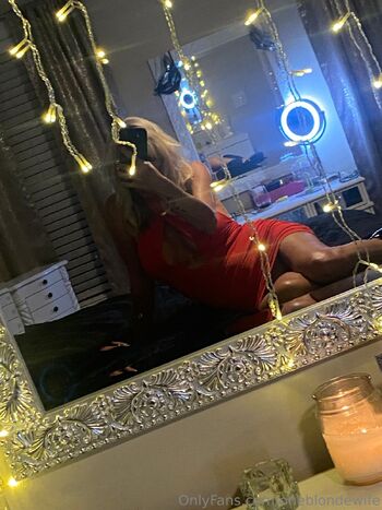 Danielle Hot Blonde Wife / oneblondewife nude photo #7