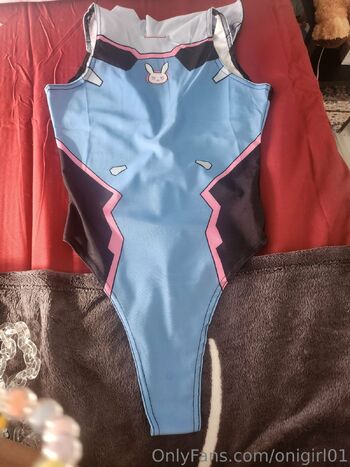 On / onigirl01 nude photo #9