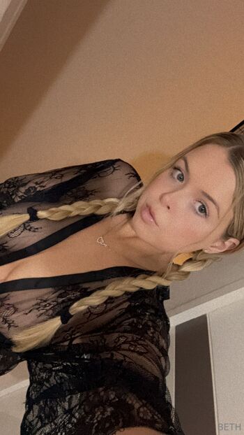 𝘽𝙀𝙏𝙃 / onllybethh nude photo #5