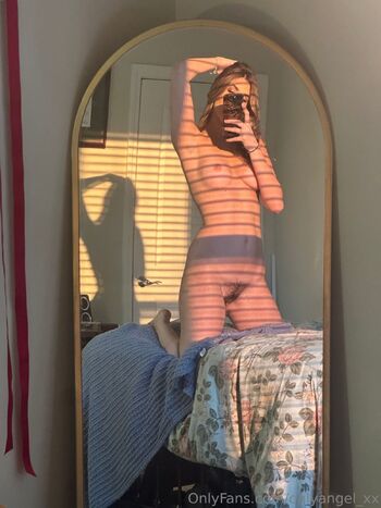 ange / onlyangel_xx nude photo #18