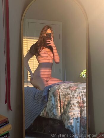 ange / onlyangel_xx nude photo #20