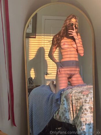 ange / onlyangel_xx nude photo #21