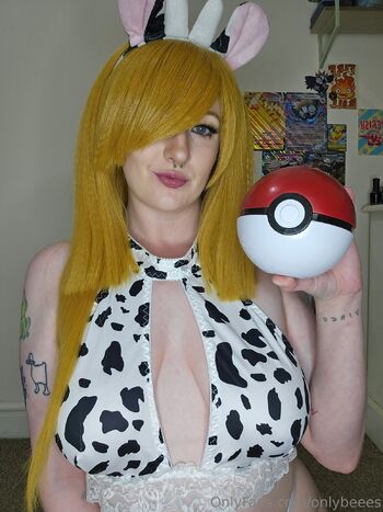 Bee (shethe / onlybeees nude photo #4