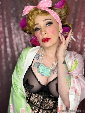 Only Getting Brighte / onlygettingbrighter nude photo #3