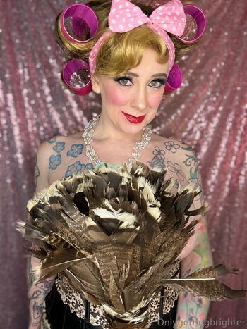 Only Getting Brighte / onlygettingbrighter nude photo #7