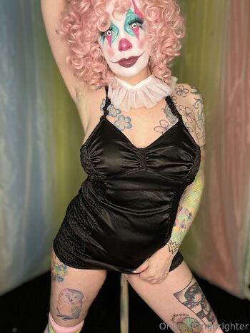 Only Getting Brighte / onlygettingbrighter nude photo #21