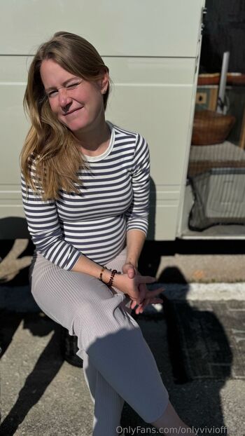 Vivienne / onlyviviofficial nude photo #5