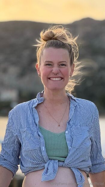 Vivienne / onlyviviofficial nude photo #8