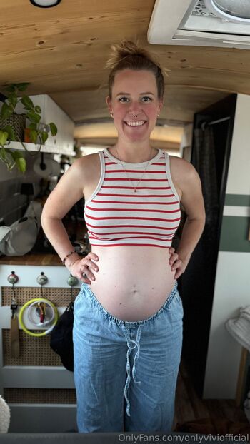 Vivienne / onlyviviofficial nude photo #17