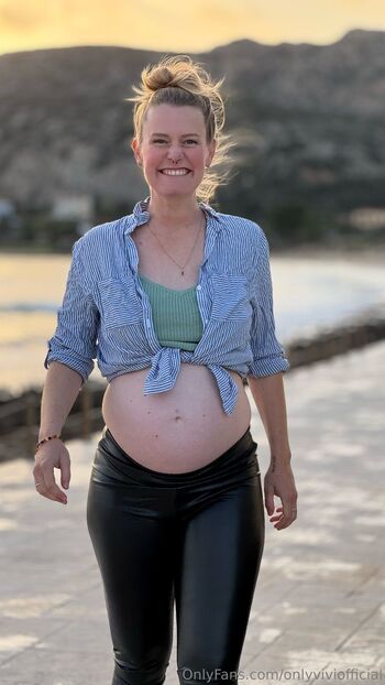 Vivienne / onlyviviofficial nude photo #20