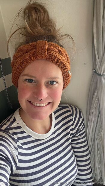 Vivienne / onlyviviofficial nude photo #35