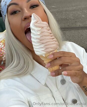 Zashia Santiag / onlyzashiasantiago nude photo #6