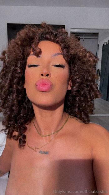 Zashia Santiag / onlyzashiasantiago nude photo #23