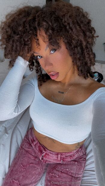 Zashia Santiag / onlyzashiasantiago nude photo #28