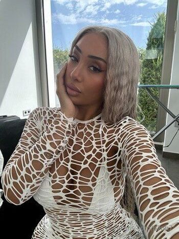 pamela / p7oh7 nude photo #2