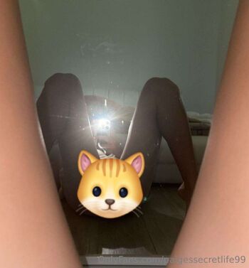 Busty babe99 / paigessecretlife99 nude photo #12