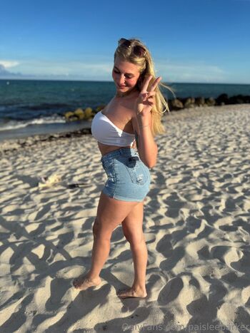 Paisleethebunny / paisleeparker nude photo #1