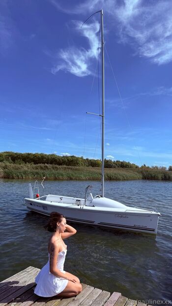 Pauline / paulinexxx nude photo #1