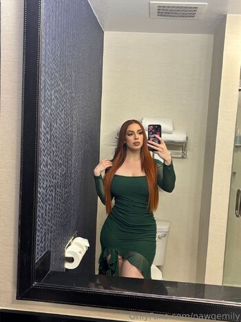 Emil / pawgemily nude photo #2