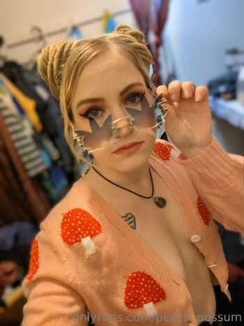 Peac / peach_possum nude photo #17