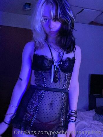 𝗉𝖾𝖺𝖼𝗁𝖾𝗌 / peachesncreamiifree nude photo #4