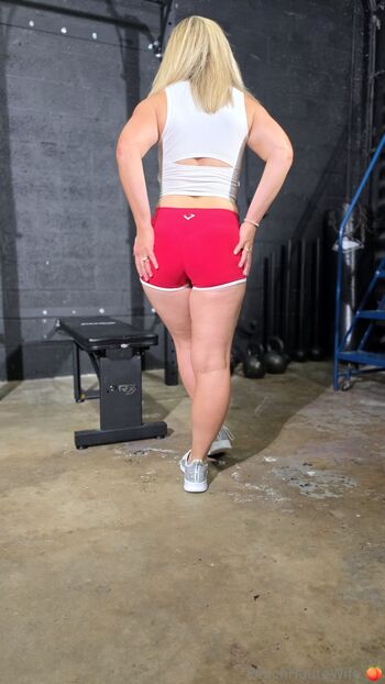 Mrs Robinson / peachhautewife nude photo #21