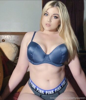 𝓞𝓵𝓲𝓿𝓲𝓪 / peachyqueeen / alyvia.snow nude photo #9