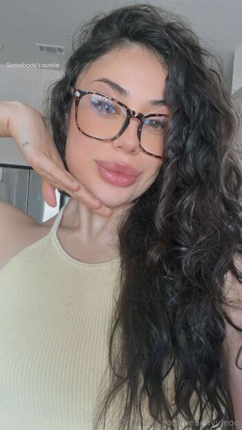 OnlyFans / peachyyleoo nude photo #4