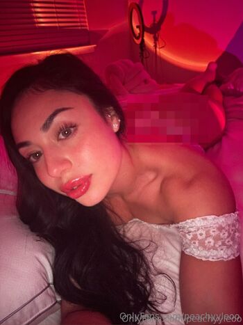 OnlyFans / peachyyleoo nude photo #11