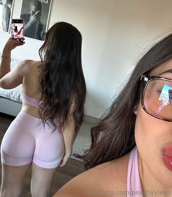 OnlyFans / peachyyleoo nude photo #30