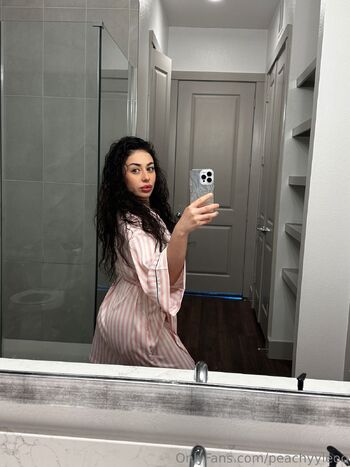 OnlyFans / peachyyleoo nude photo #33