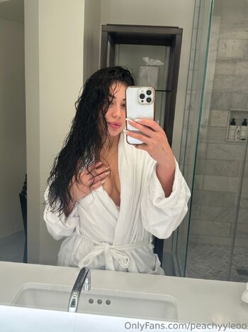 OnlyFans / peachyyleoo nude photo #38