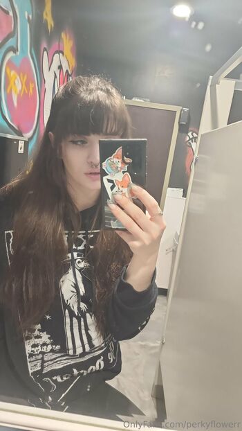 And / perkyflowerr nude photo #10