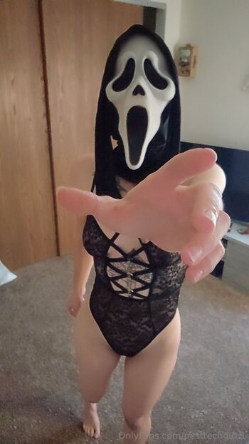 Tar / pesttechgirl.1 / dubwrecked23 nude photo #8