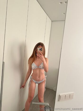 Naom / petite_naomii nude photo #15