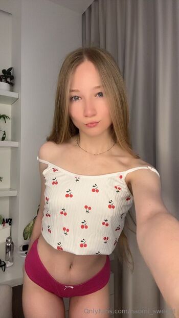 Naom / petite_naomii nude photo #20