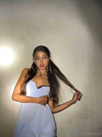 Lexi / petitelexi4ever nude photo #11