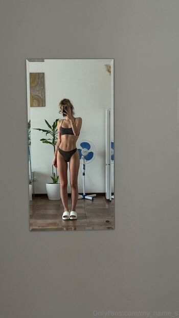 Petit Sofi 18y. / petitesofii nude photo #1