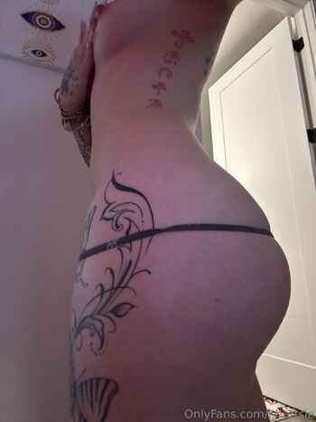 emi / phattsie nude photo #19